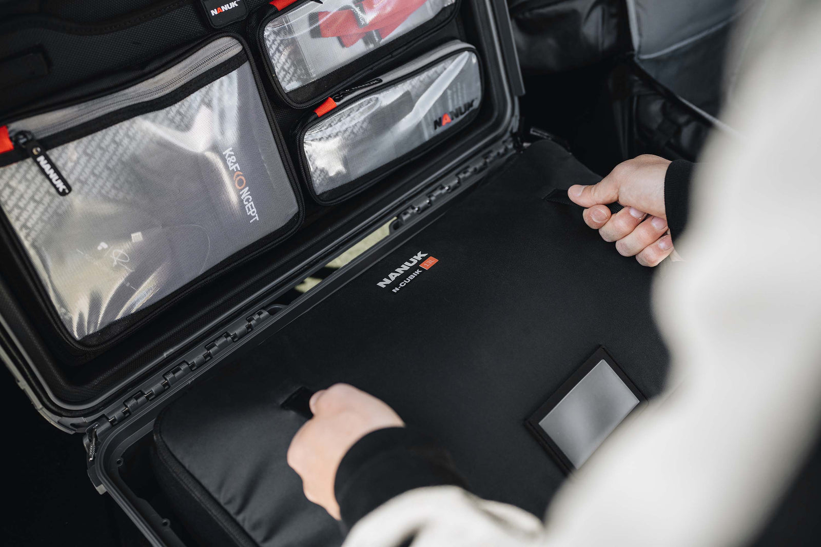 Slide the N-CUBIK 13L in a NANUK 935 Case