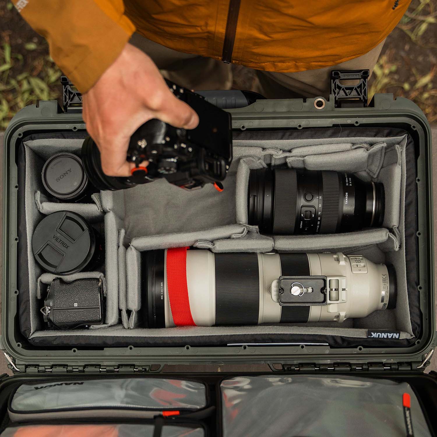 Keep your camera gear neatly arranged with customizable padded dividers and lid organizers. Designed for photographers, these cases ensure every lens, body, and accessory has a secure place.