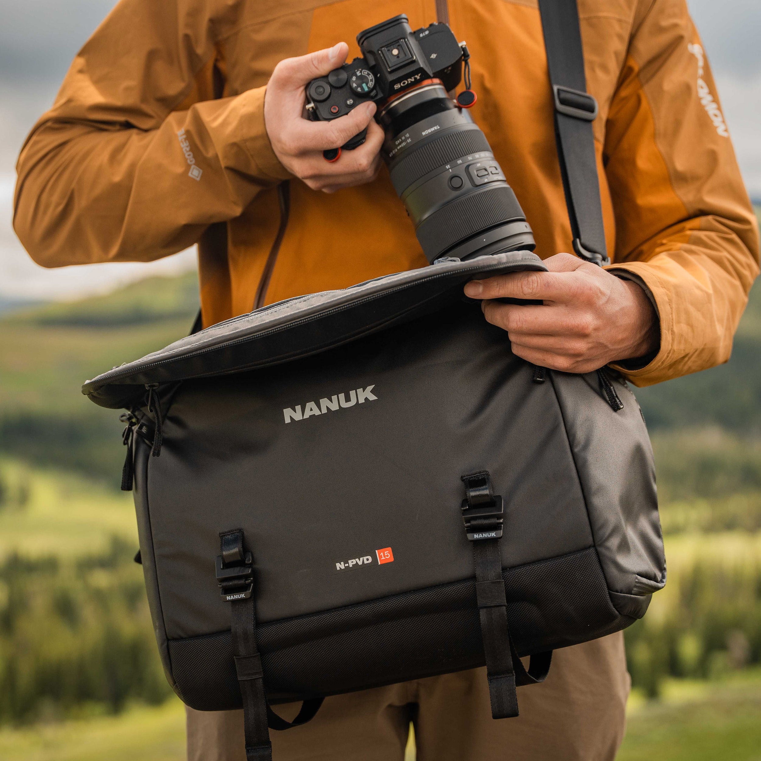 nanuk-sling-npvd-15l-lifestyle